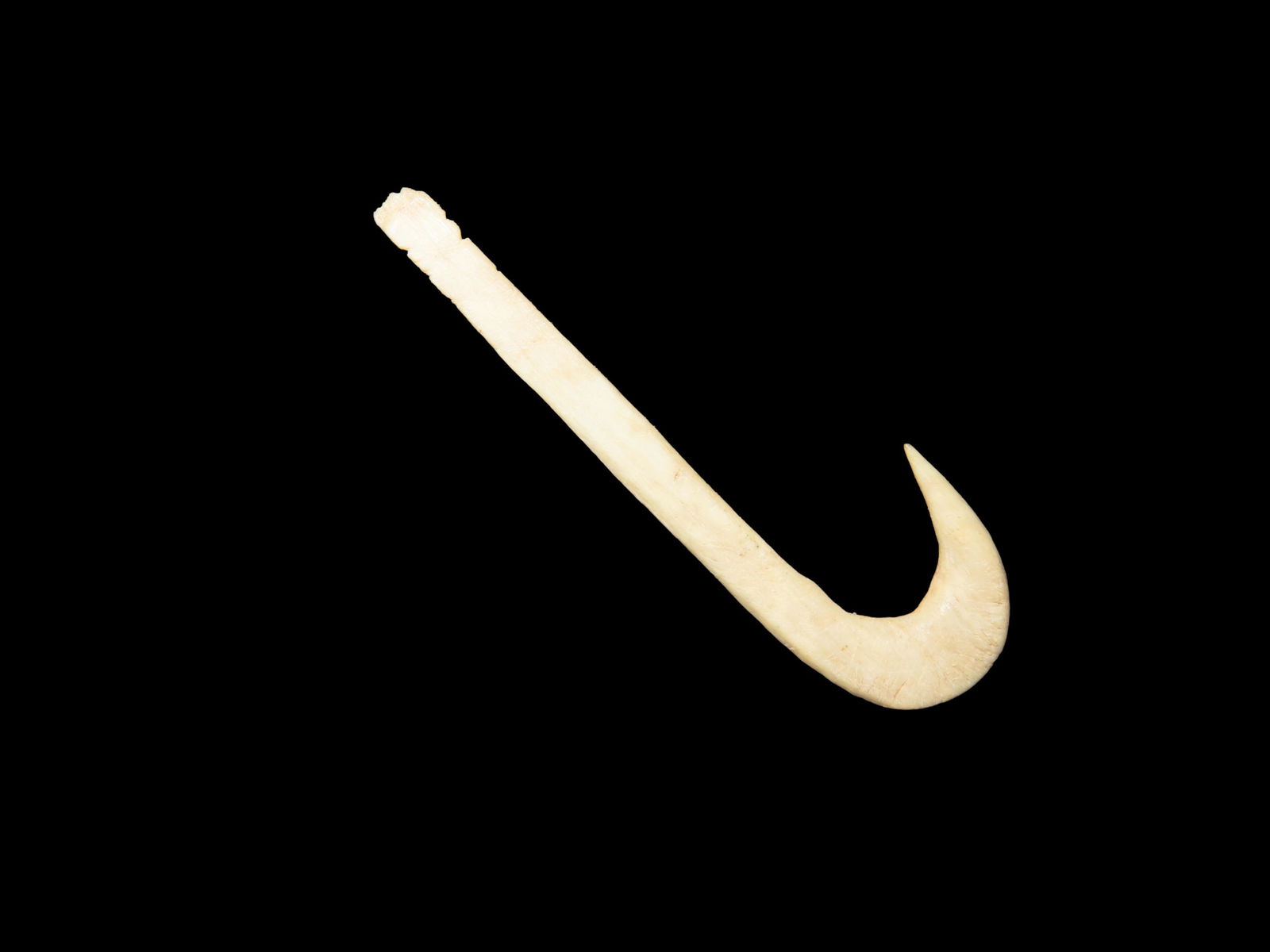 1 7/8" Historic Mandan fish hook from North Dakota Ex Hoyt Standberg (1 of 5)