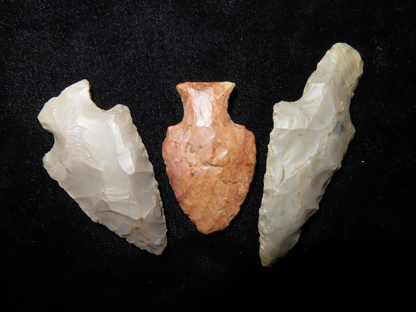 3 Arrowheads found in Ohio-featuring one nice Tablerock (1 of 2)