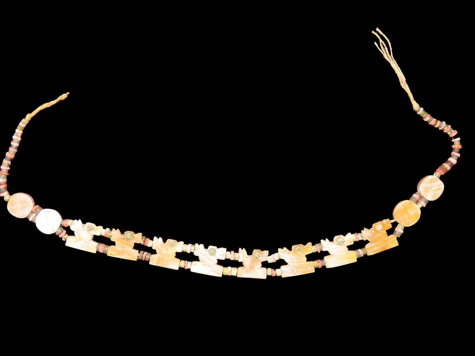 12" Pre Colombian Choker Necklace with shell Bird Effigy with Inlaid Eyes.: 12" Pre Colombian Choker Necklace with shell Bird Effigy with Inlaid Eyes.