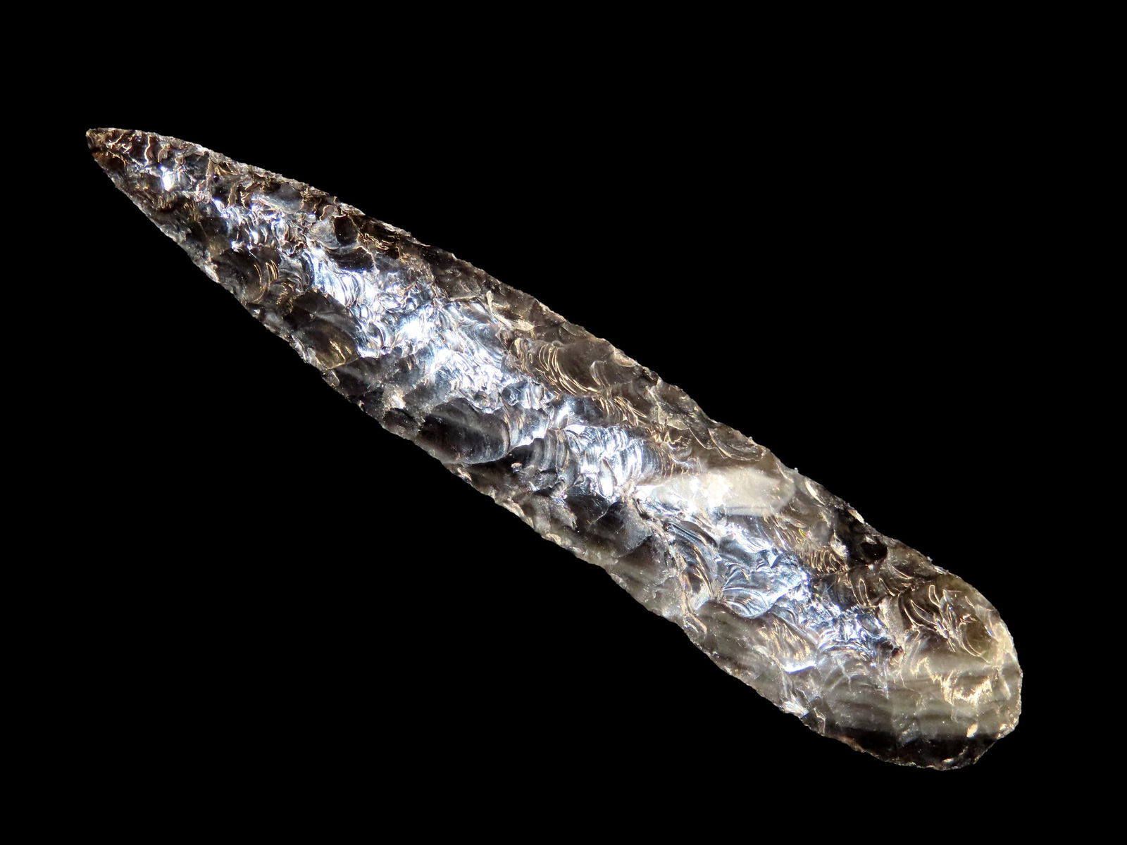 3 13/16" Very Well Flaked Blade, Obsidian, Northern California: 3 13/16" Very Well Flaked Blade, Obsidian, Northern California