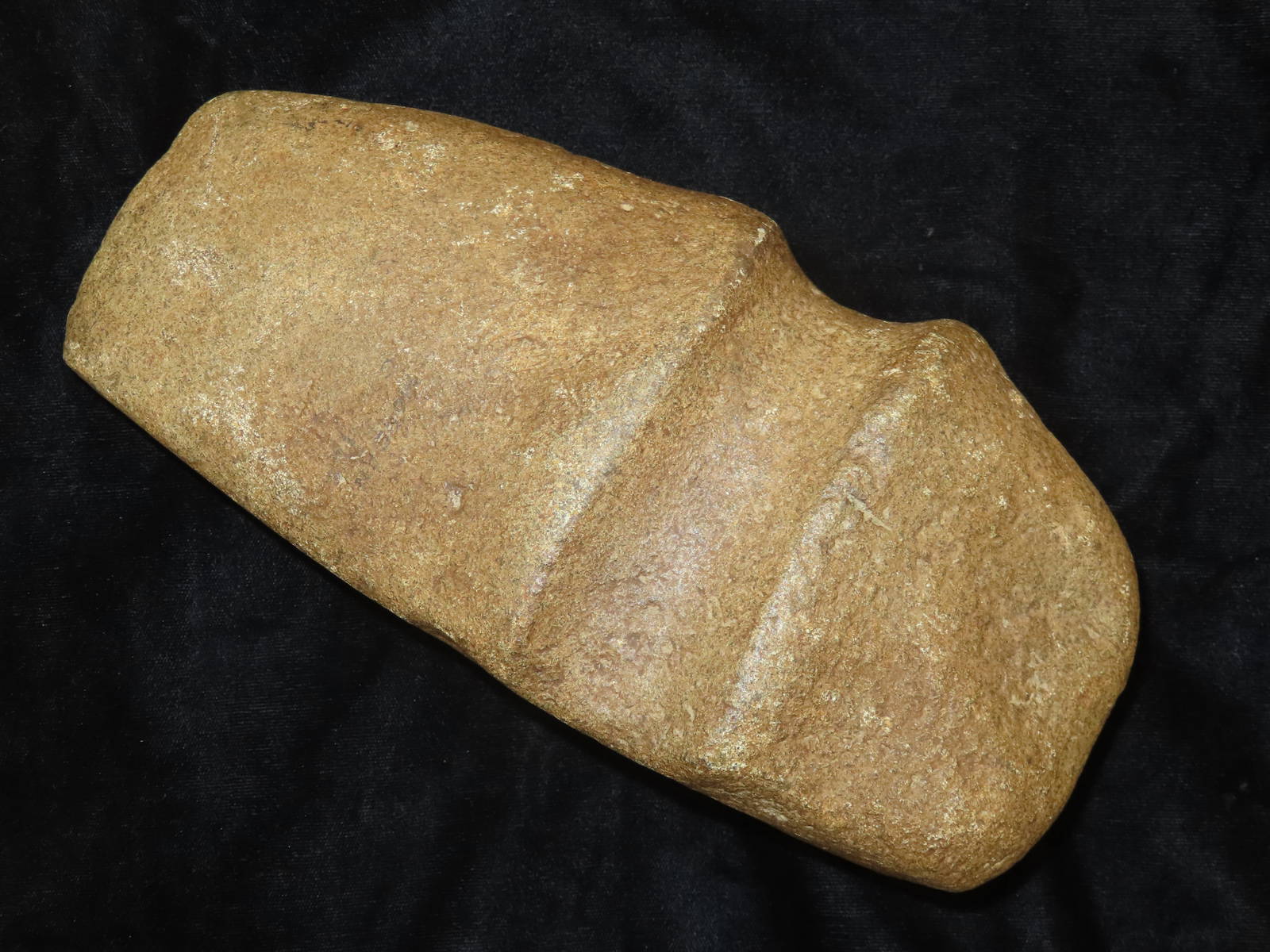 Phenomenal 8 3/4" Raised Groove Trophy Axe Southern Illinois Auction