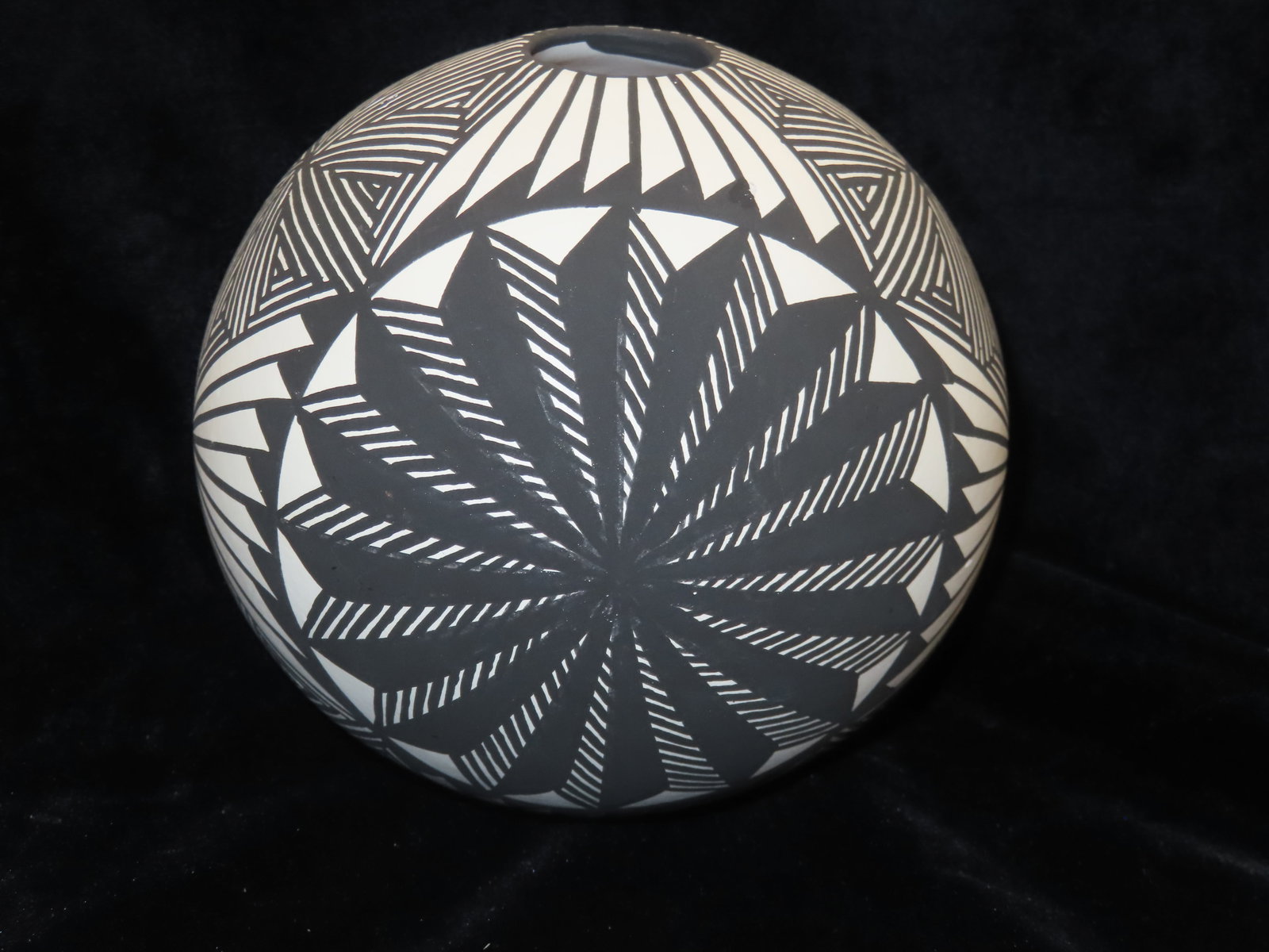 4 1/2" Acoma Western Pot Initials T L  on Bottom (1 of 5)