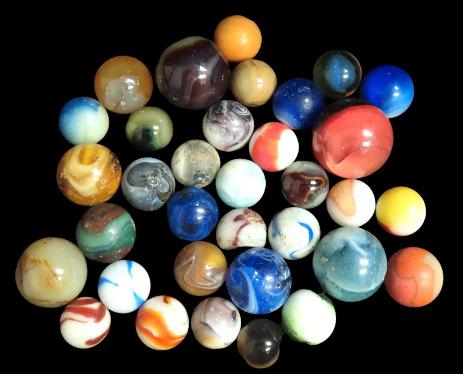 Grouping of Vintage Marbles: Grouping of Vintage Marbles