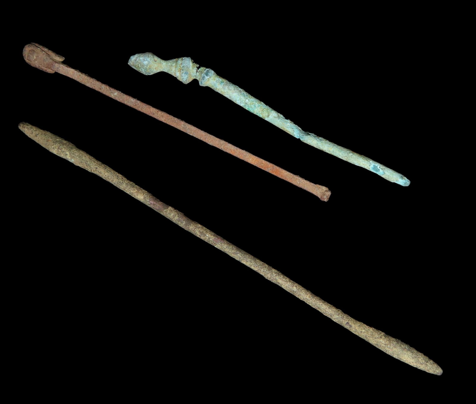 LOT OF ANCIENT ROMAN BRONZE / IRON AGE DECORATIVE VIKING HAIRPIN, CLOAK PIN, AWL, TOOL, WEAPON: LOT OF ANCIENT ROMAN BRONZE / IRON AGE DECORATIVE VIKING HAIRPIN, CLOAK PIN, AWL, TOOL, WEAPON