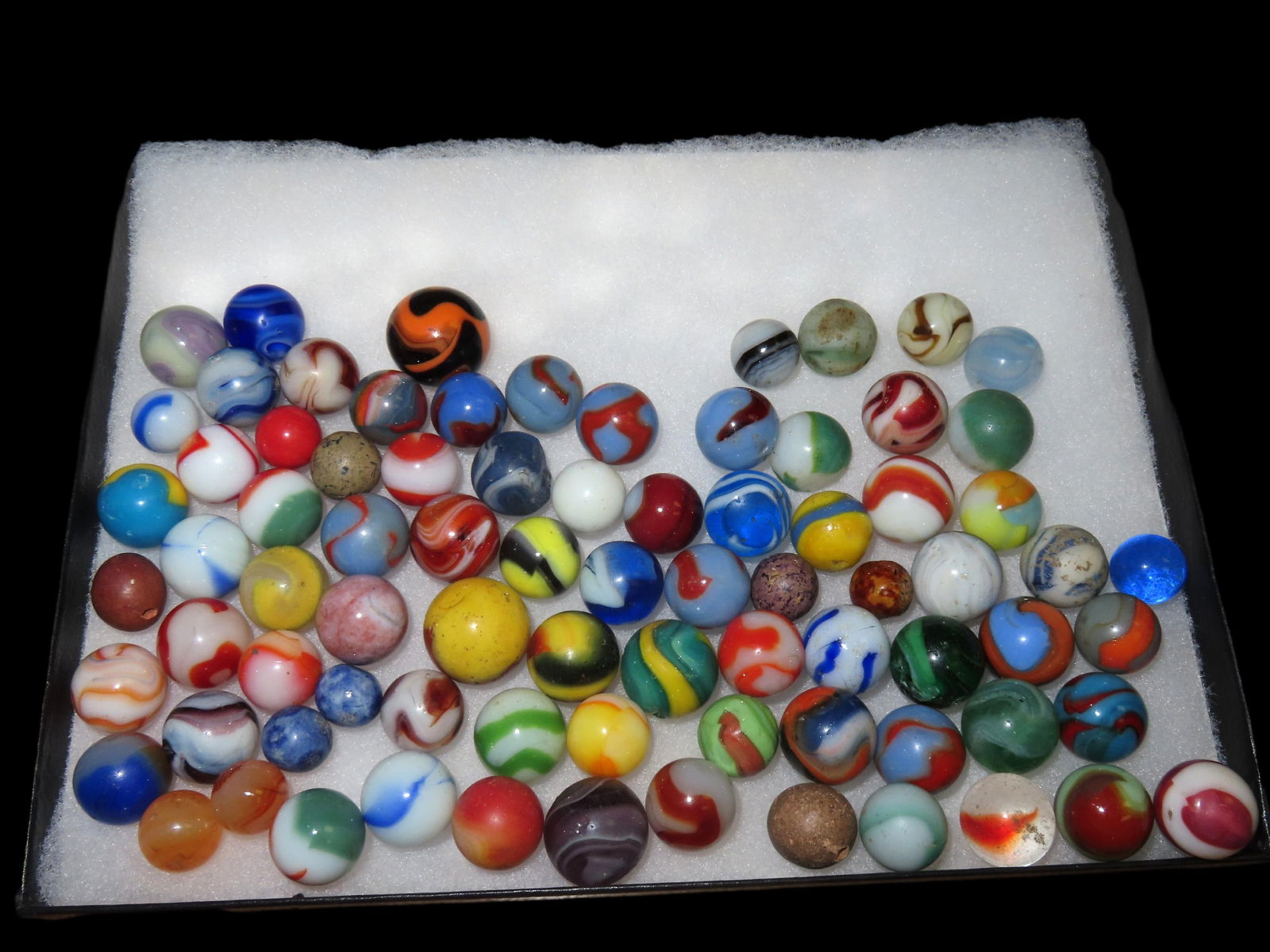 LOT OF VINTAGE MARBLES: LOT OF VINTAGE MARBLES