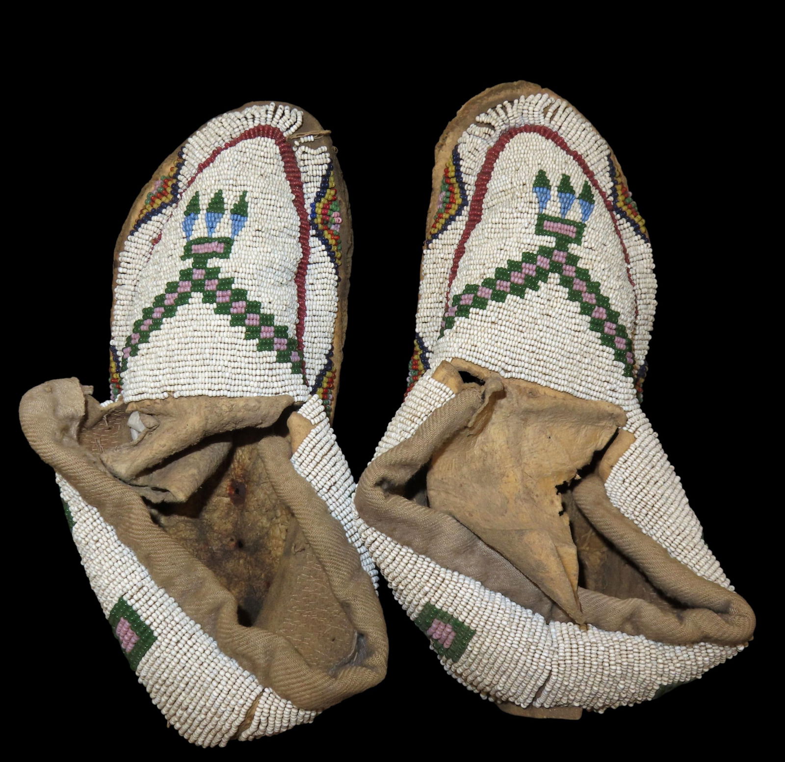 Moccasins, Gros Ventre, Assiniboin, 1890-1900 (1 of 6)