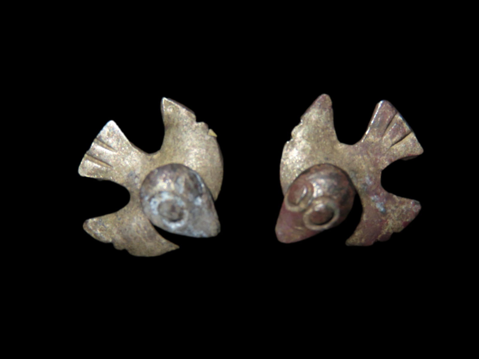 NICE PAIR OF PRE-COLUMBIAN SILVER BIRD EFFIGY PENDANTS FROM PERU (1 of 7)