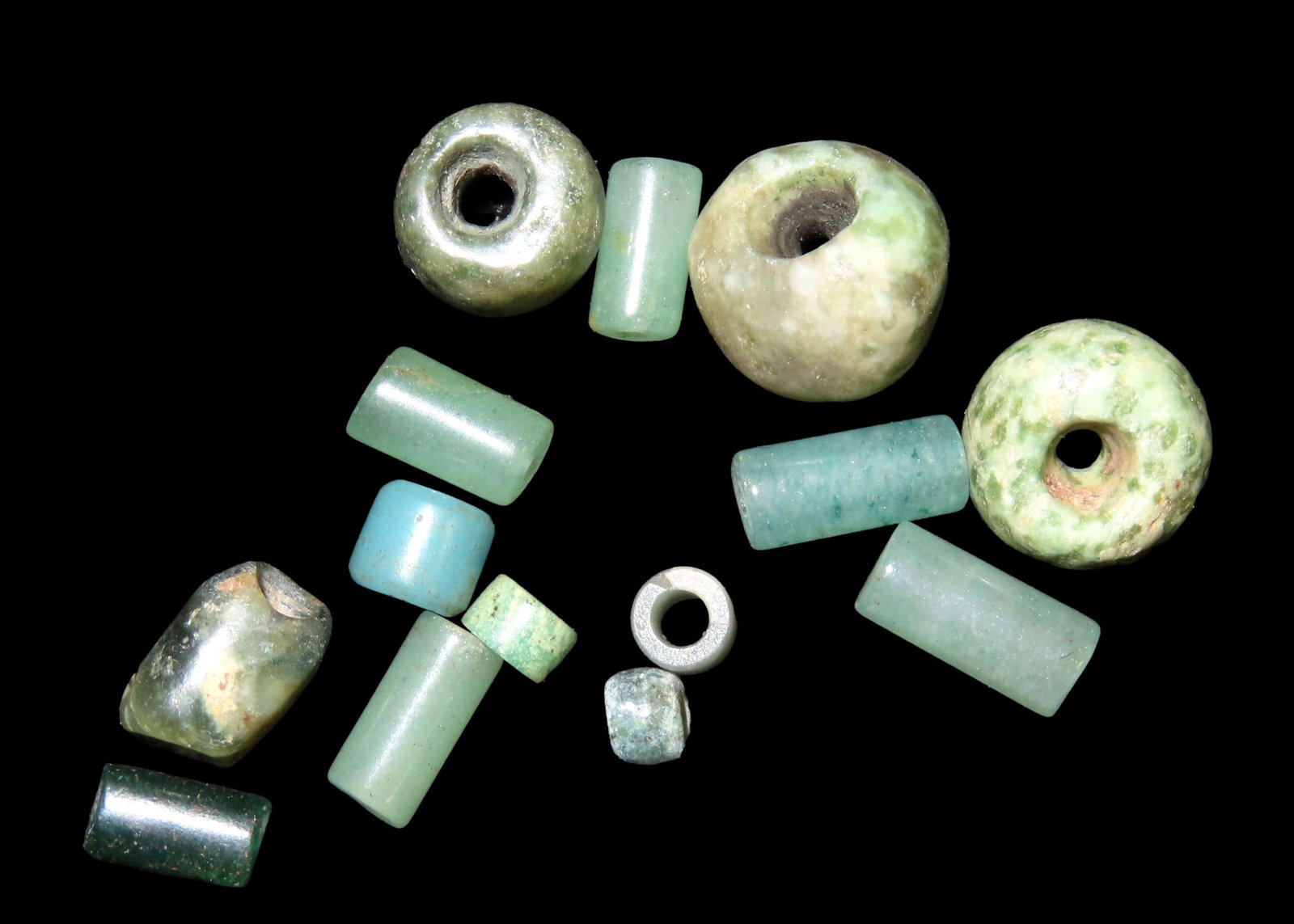 LOT OF MAYAN STYLE JADE BEADS FROM SOUTH AMERICA, GREAT COLORFUL EXAMPLES, NICE SHAPES AND GREAT (1 of 4)