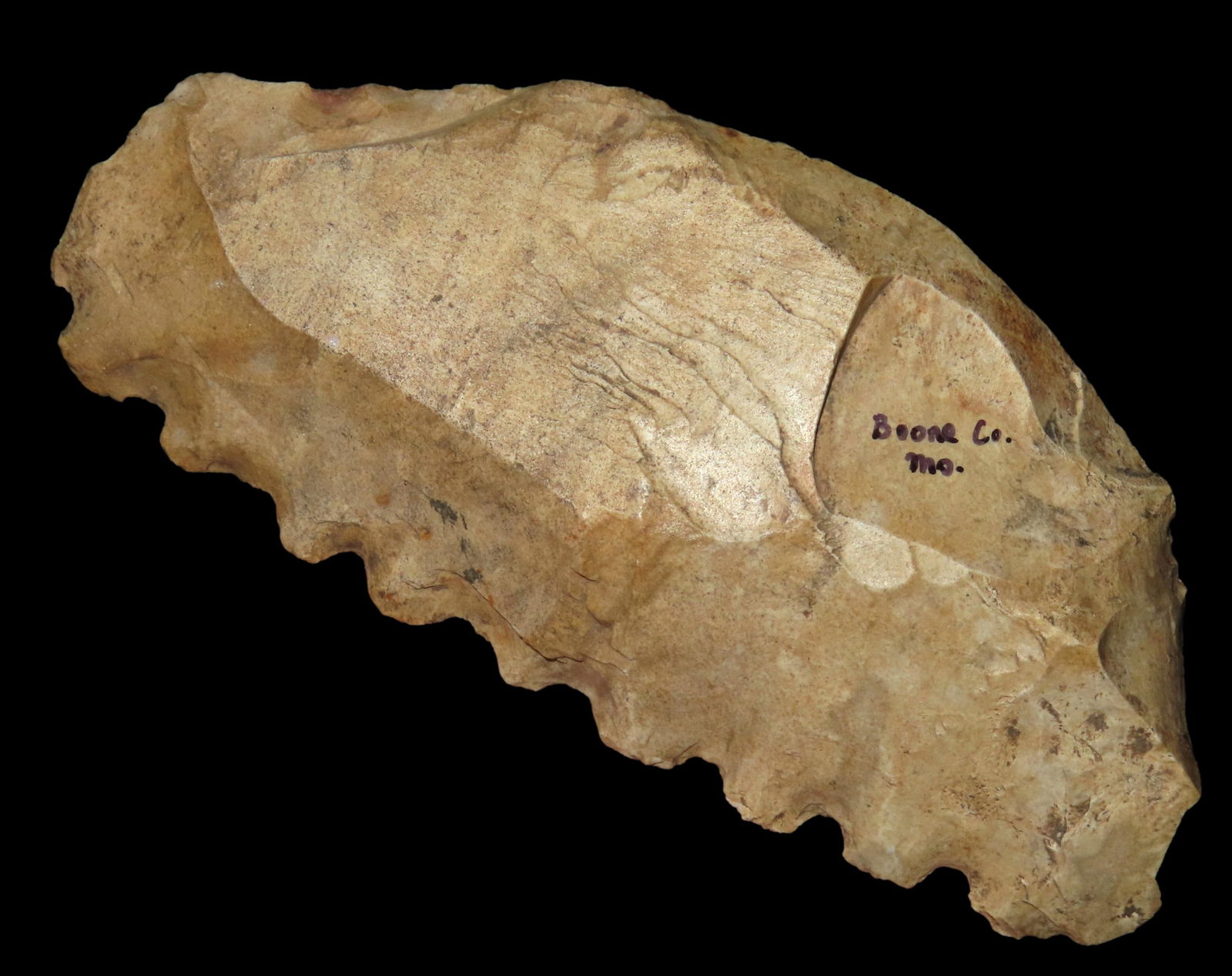 4 1/4" SERRATED FLINT SAW FOUND IN BOONE COUNTY MISSOURI, NICE HEAVILY PATINATED EXAMPLE, INDIAN (1 of 4)