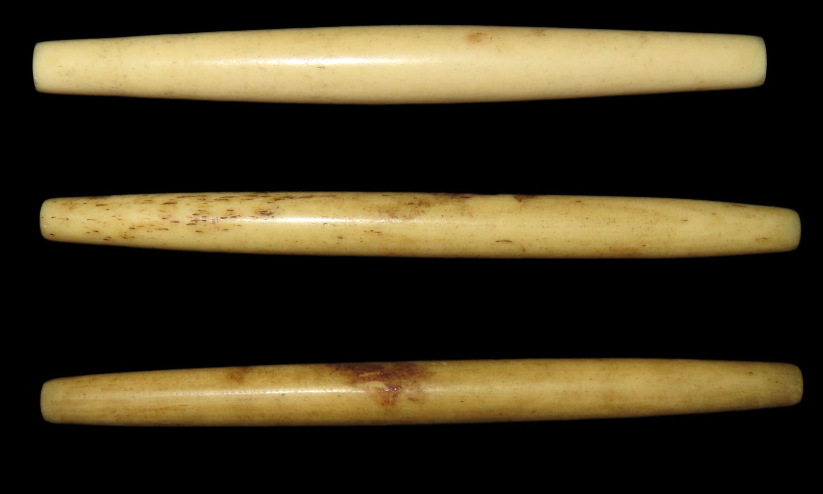 3 LARGE 3 1/2" LONG HISTORIC HAIR PIPE BONE BEADS, SOUTH DAKOTA, NICELY SHAPED WELL POLISHED EXAMPLE: 3 LARGE 3 1/2" LONG HISTORIC HAIR PIPE BONE BEADS, SOUTH DAKOTA, NICELY SHAPED WELL POLISHED EXAMPLES