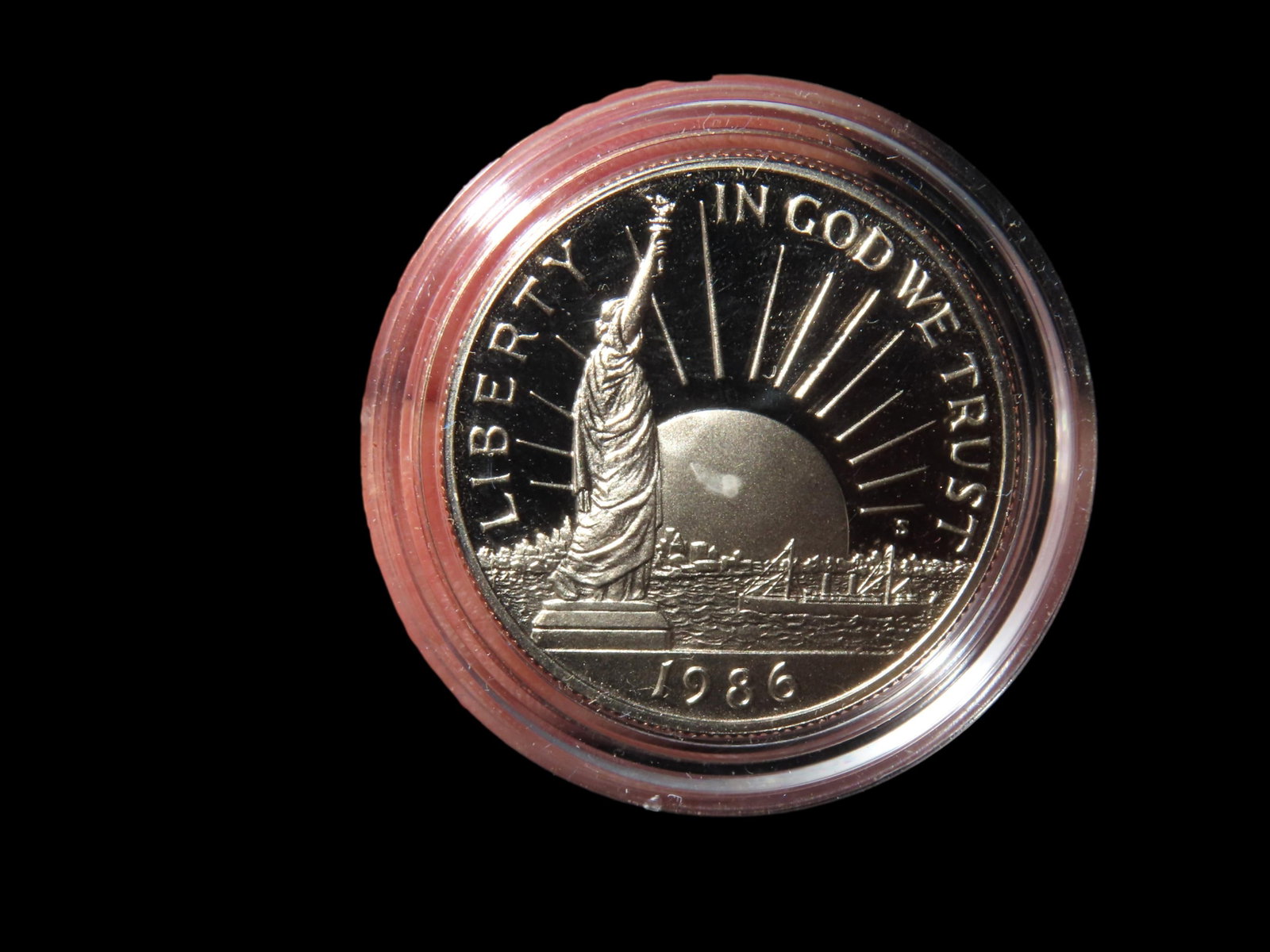 UNCIRCULATED ELLIS ISLAND COMMEMORATIVE HALF DOLLAR, 1986, BU, UNC, GREAT VINTAGE US COIN: UNCIRCULATED ELLIS ISLAND COMMEMORATIVE HALF DOLLAR, 1986, BU, UNC, GREAT VINTAGE US COIN