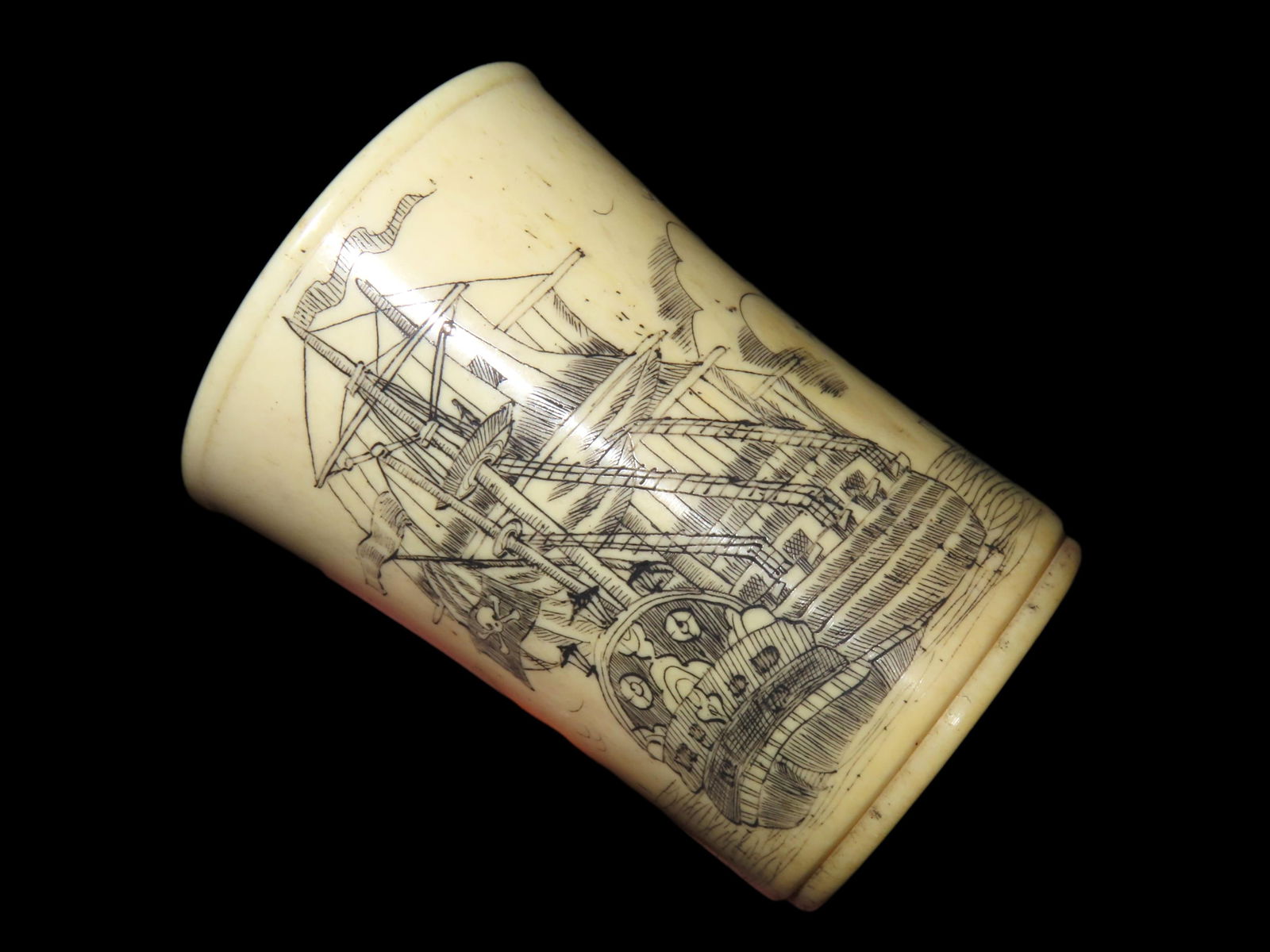 2 1/2" Scrimshaw Horn Cup: 2 1/2" Scrimshaw Horn Cup
