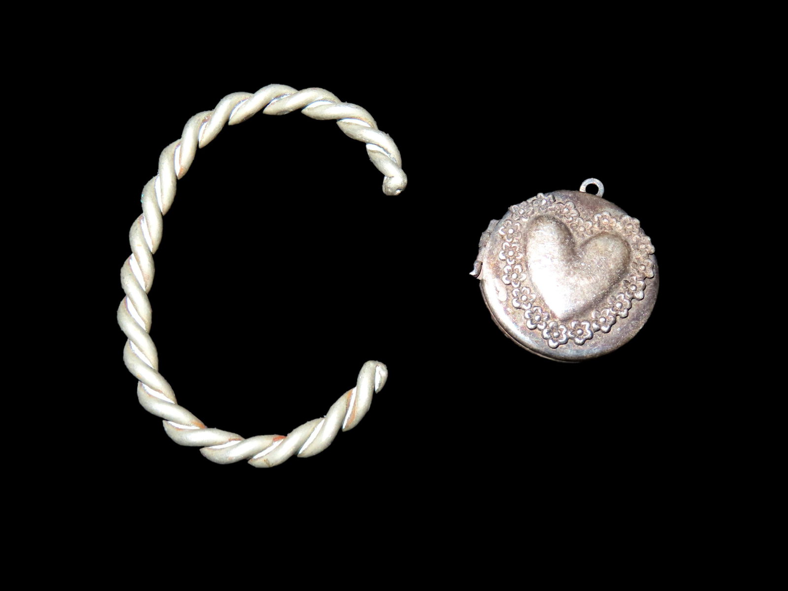 Twisted wire bracelet and silver metal locket pendant, Ex Johnathan Johns Collection (1 of 2)