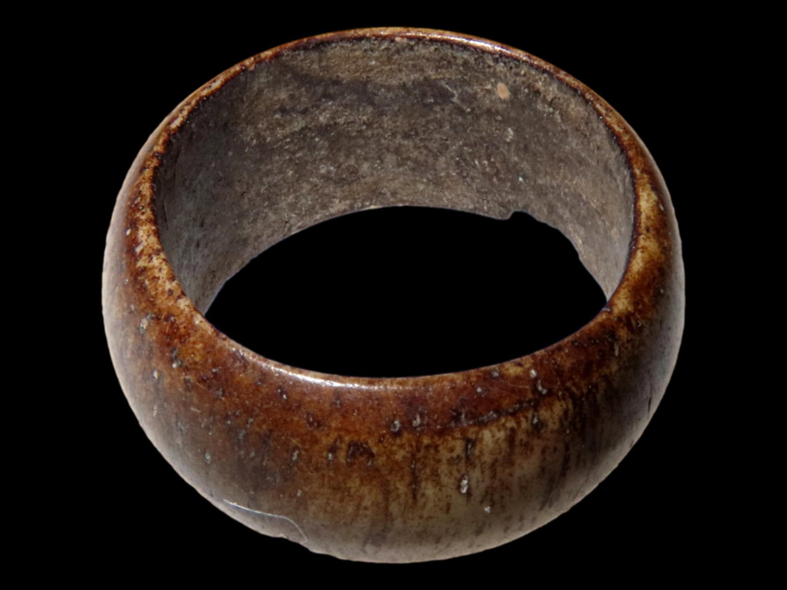 RARE HISTORIC BONE RING FOUND IN SOUTH DAKOTA, NICELY SHAPED AND WELL POLISHED EXAMPLE, DEEP RICH: RARE HISTORIC BONE RING FOUND IN SOUTH DAKOTA, NICELY SHAPED AND WELL POLISHED EXAMPLE, DEEP RICH PATINA