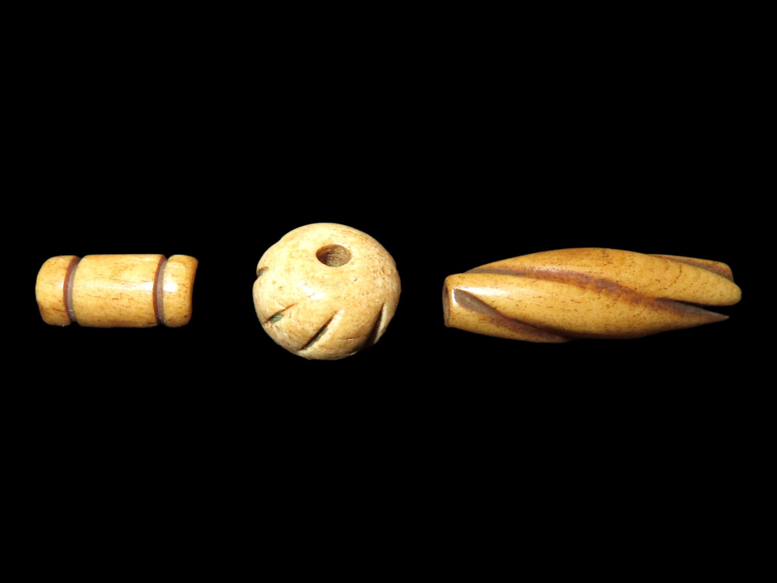 LOT OF 3 ENGRAVED DRILLED BONE BEADS FOUND IN SOUTH DAKOTA, NICELY POLISHED EXAMPLES, NICELY: LOT OF 3 ENGRAVED DRILLED BONE BEADS FOUND IN SOUTH DAKOTA, NICELY POLISHED EXAMPLES, NICELY PATINATED