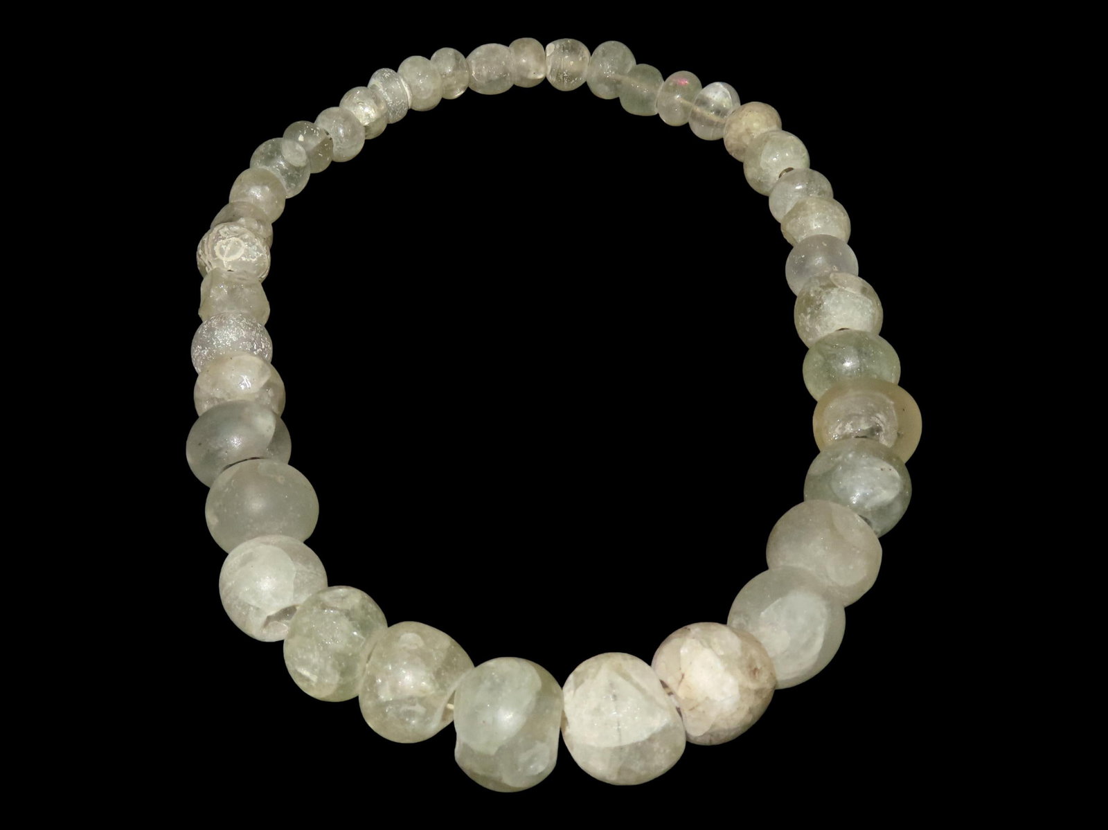 16" STRAND OF BEAUTIFUL CLEAR GLASS TRADE BEADS, NORTH DAKOTA, VERY EARLY EXAMPLES, WELL PATINATED: 16" STRAND OF BEAUTIFUL CLEAR GLASS TRADE BEADS, NORTH DAKOTA, VERY EARLY EXAMPLES, WELL PATINATED OLD BEADS