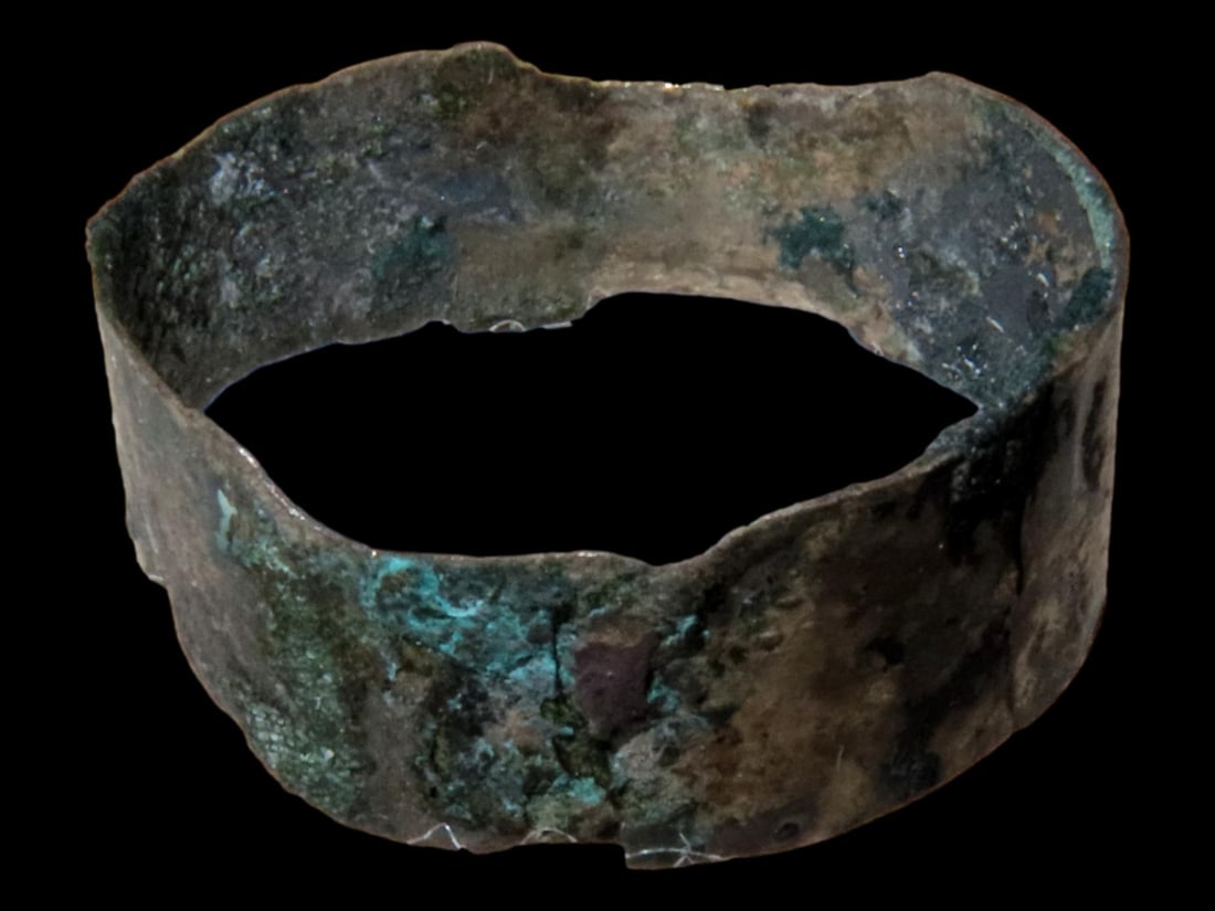 RARE PRE-COLUMBIAN SILVER RING, HIGH SILVER CONTENT, ANCIENTLY HAMMERED AND FLATTENED AND WORN BY (1 of 3)