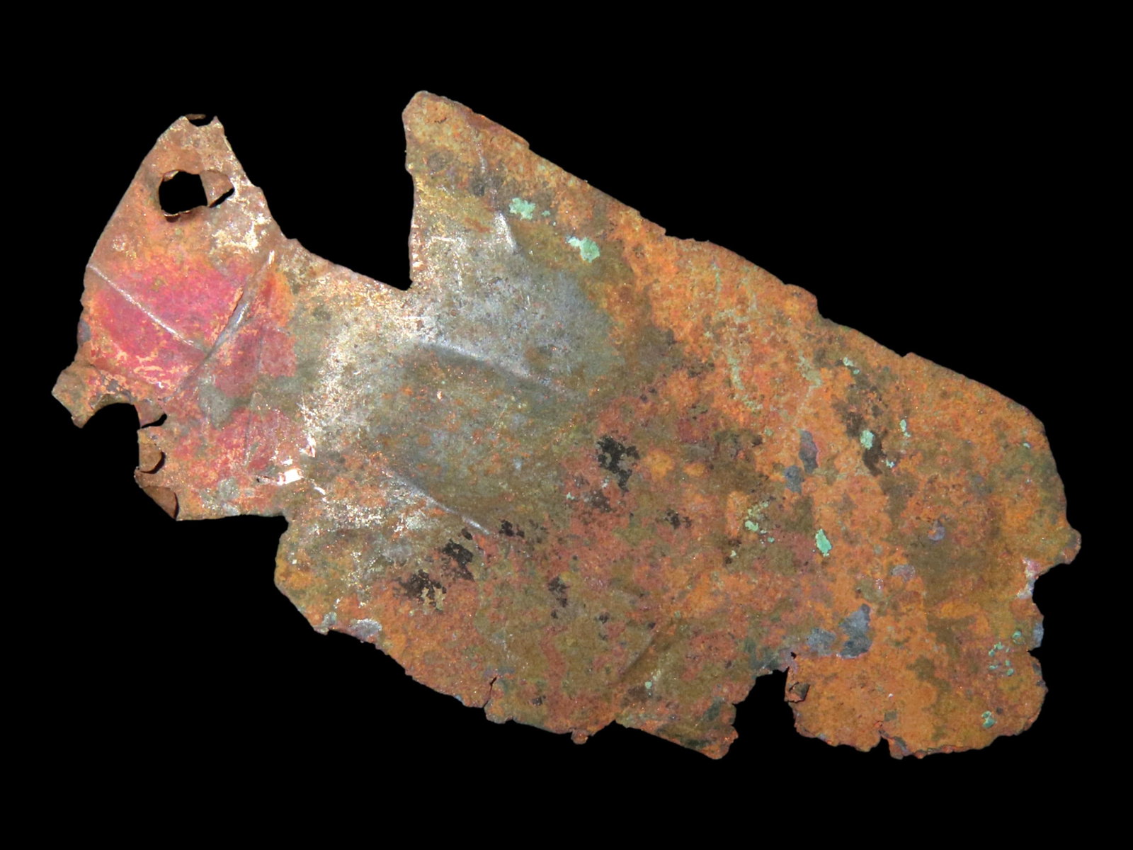 RARE GOLD GILDED FISH EFFIGY PENDANT FROM PERU, 1 3/4" LONG, ANCIENTLY HAMMERED FLAT OUT OF A MIX OF: RARE GOLD GILDED FISH EFFIGY PENDANT FROM PERU, 1 3/4" LONG, ANCIENTLY HAMMERED FLAT OUT OF A MIX OF COPPER. SILVER, AND GOLD
