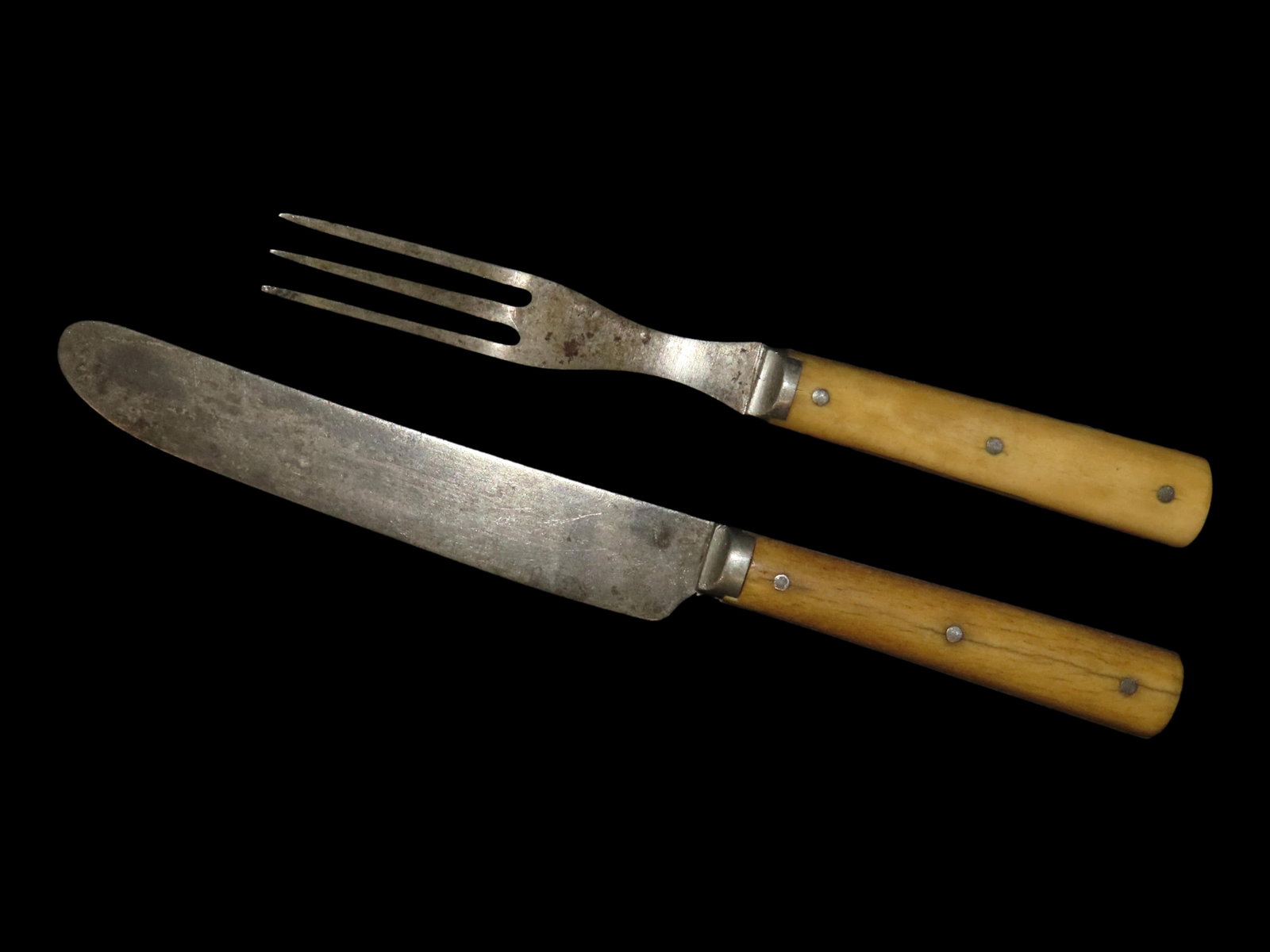 ORIGINAL CIVIL WAR FORK & KNIFE, BONE HANDLES, GREAT WEAR & PATINA, AUTHENTIC PERIOD ITEMS: ORIGINAL CIVIL WAR FORK & KNIFE, BONE HANDLES, GREAT WEAR & PATINA, AUTHENTIC PERIOD ITEMS