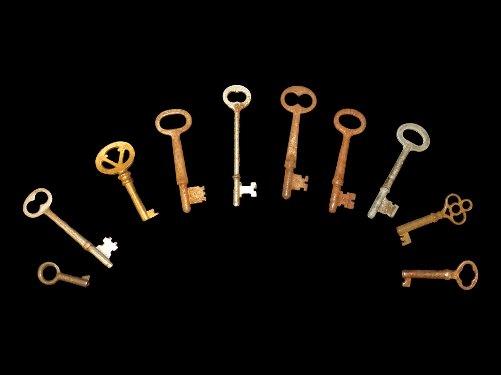 LOT OF OLD ANTIQUE SKELETON KEYS, VINTAGE JAILER KEY, LOCK, PADLOCK (1 of 2)