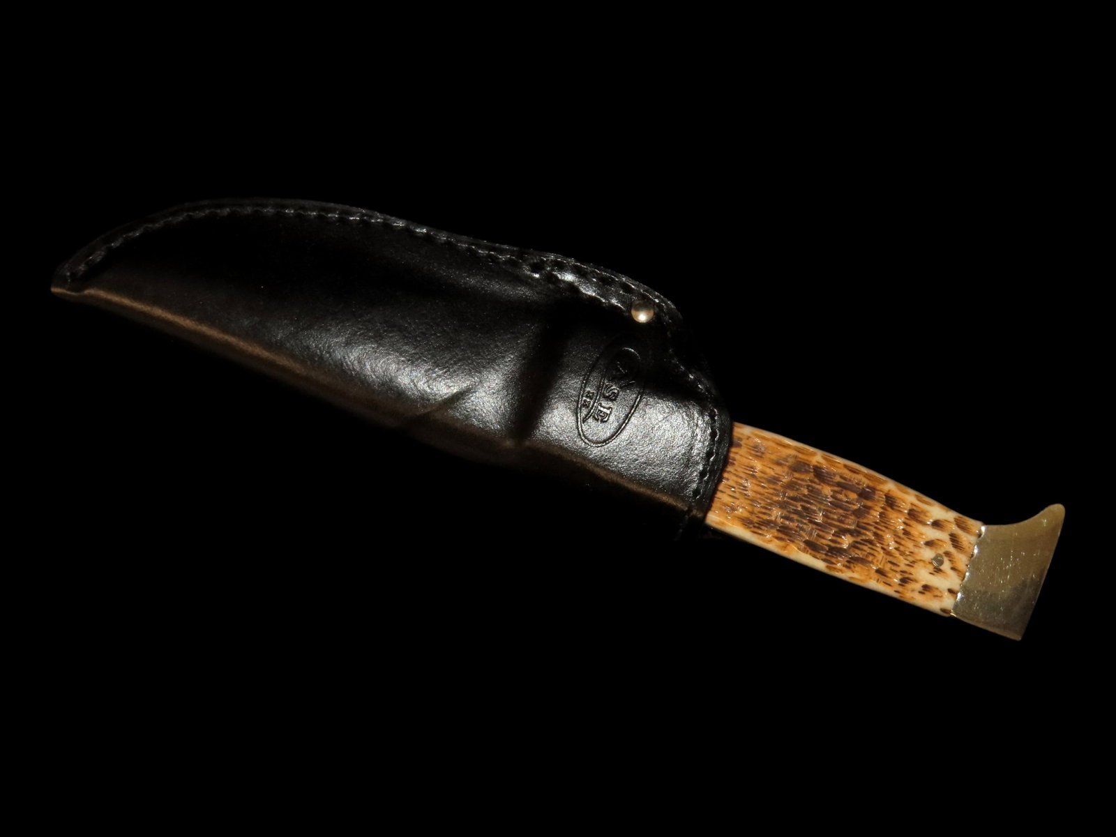 CASE XX 765-5 SS BOWIE KNIFE & LEATHER SHEATH, JIGGED BONE HANDLE, SHEATH ALSO STAMPED "CASE XX",: CASE XX 765-5 SS BOWIE KNIFE & LEATHER SHEATH, JIGGED BONE HANDLE, SHEATH ALSO STAMPED "CASE XX", HUNTING KNIFE, EXCELLENT LIKE NEW CONDITION