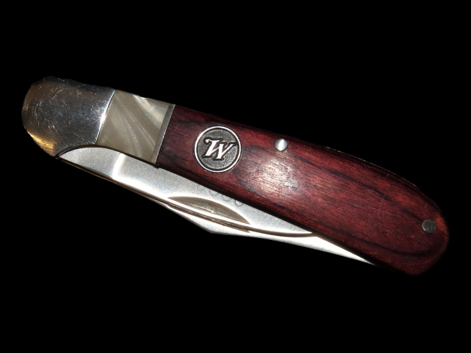 WINCHESTER 2008 DUAL BLADE POCKET KNIFE, "WINCHESTER" ON ONE BLADE & "2008" ON THE OTHER, NEW UNUSED: WINCHESTER 2008 DUAL BLADE POCKET KNIFE, "WINCHESTER" ON ONE BLADE & "2008" ON THE OTHER, NEW UNUSED CONDITION