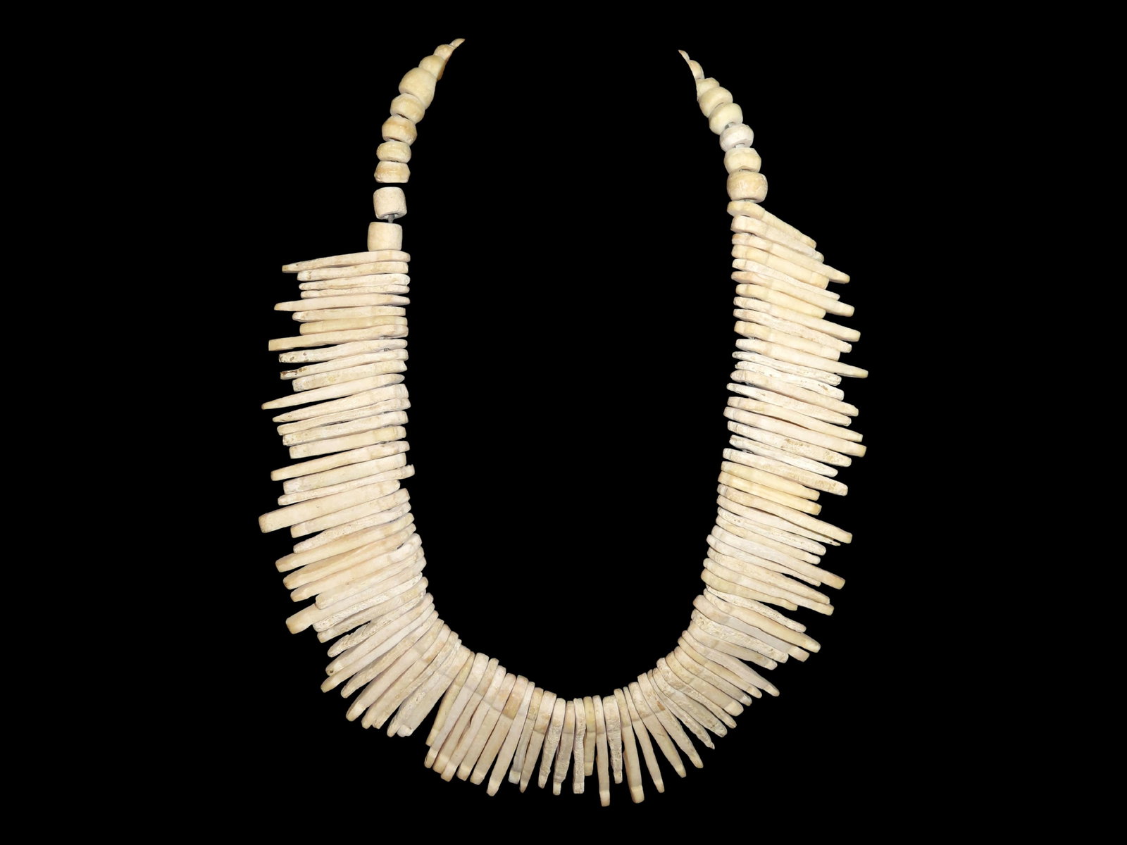 Outstanding Pre Columbian Shell Necklace, Over 100 finger bone shell effigies: Outstanding Pre Columbian Shell Necklace, Over 100 finger bone shell effigies