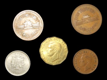 Lot of 5 Coins, Jamaica 5 cents 1969-1989, Japan 10 yen 1951-1958, United Kingdom 3 pence,