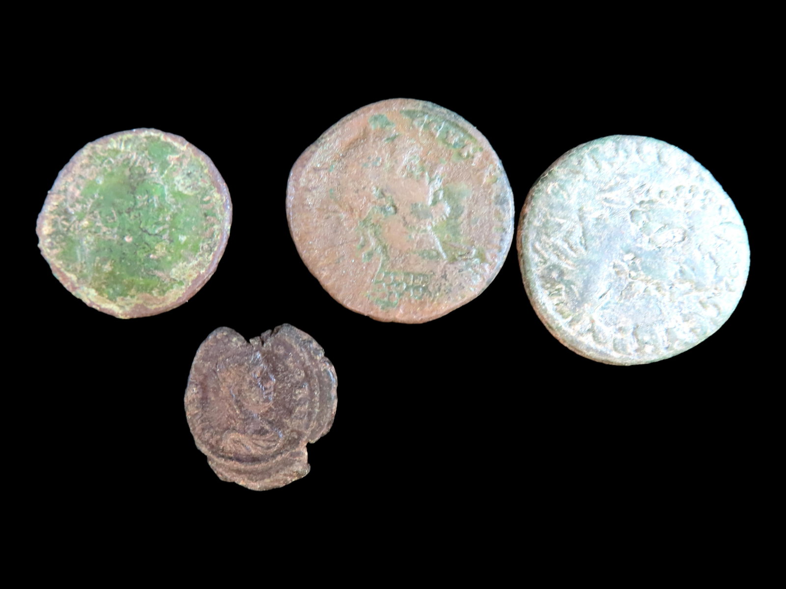 Lot of 4 Coins, United Kingdom 1/2 penny 1770-1775, Bremen 1 grote 1763-17654, Poland 1 solid: Lot of 4 Coins, United Kingdom 1/2 penny 1770-1775, Bremen 1 grote 1763-17654, Poland 1 solid 1618-1627, Colombia 2 pesos 1838-1846