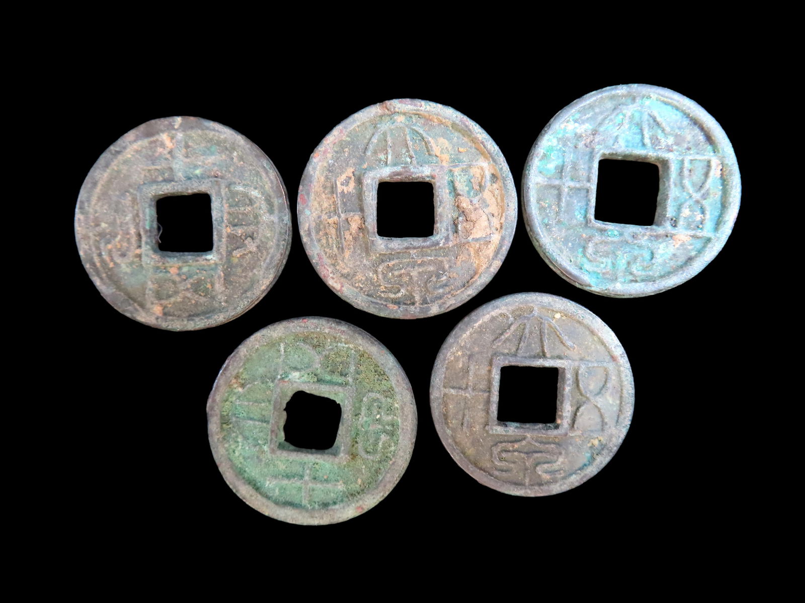 Lot of 5 Coins, Vietnam 1 van 1820, Japan 1 mon, Kin-Ei Gen-Po 1668, Vietnam 1 van 1820, Vietnam 1 (1 of 2)