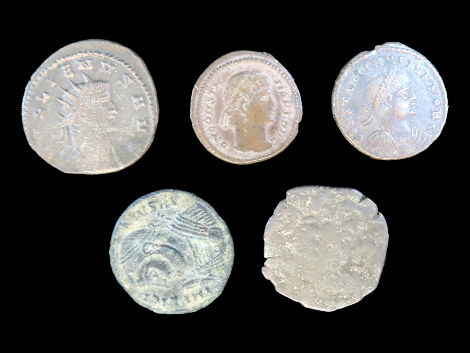 Lot of 5 Coins, England 1 farthing 1684-1687, Chile 1/2 real 1808-1817, Argentina 20 centavos (1 of 2)