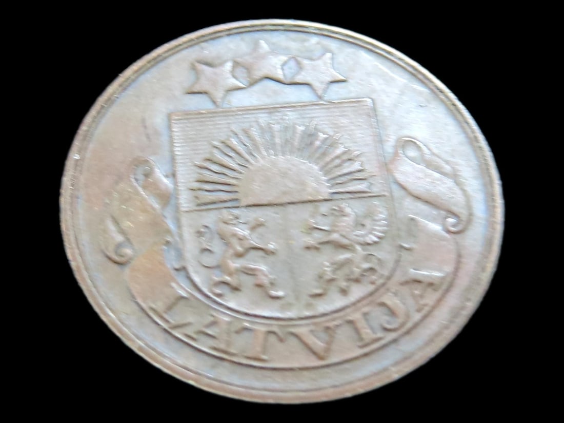 Lot of 1 Coin, Latvia 2 santimi 1922-1932.: Lot of 1 Coin, Latvia 2 santimi 1922-1932.