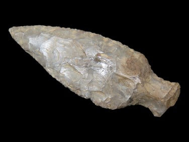 3 3/16" Ashtabula, Ashland County Ohio, Nice Well made example, Indian Arrowhead, Bottleneck, Table