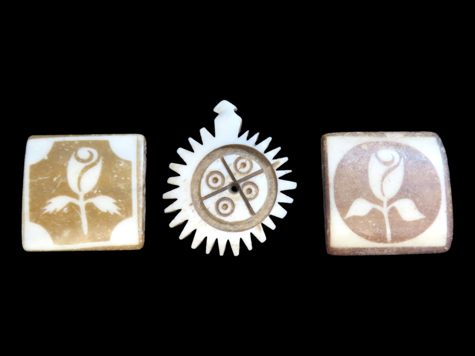 Lot of 3 Antique Effigy Engraved & Painted Bone Pendants, Hand Carved, Africa, Intricate Detailed: Lot of 3 Antique Effigy Engraved & Painted Bone Pendants, Hand Carved, Africa, Intricate Detailed Old Examples