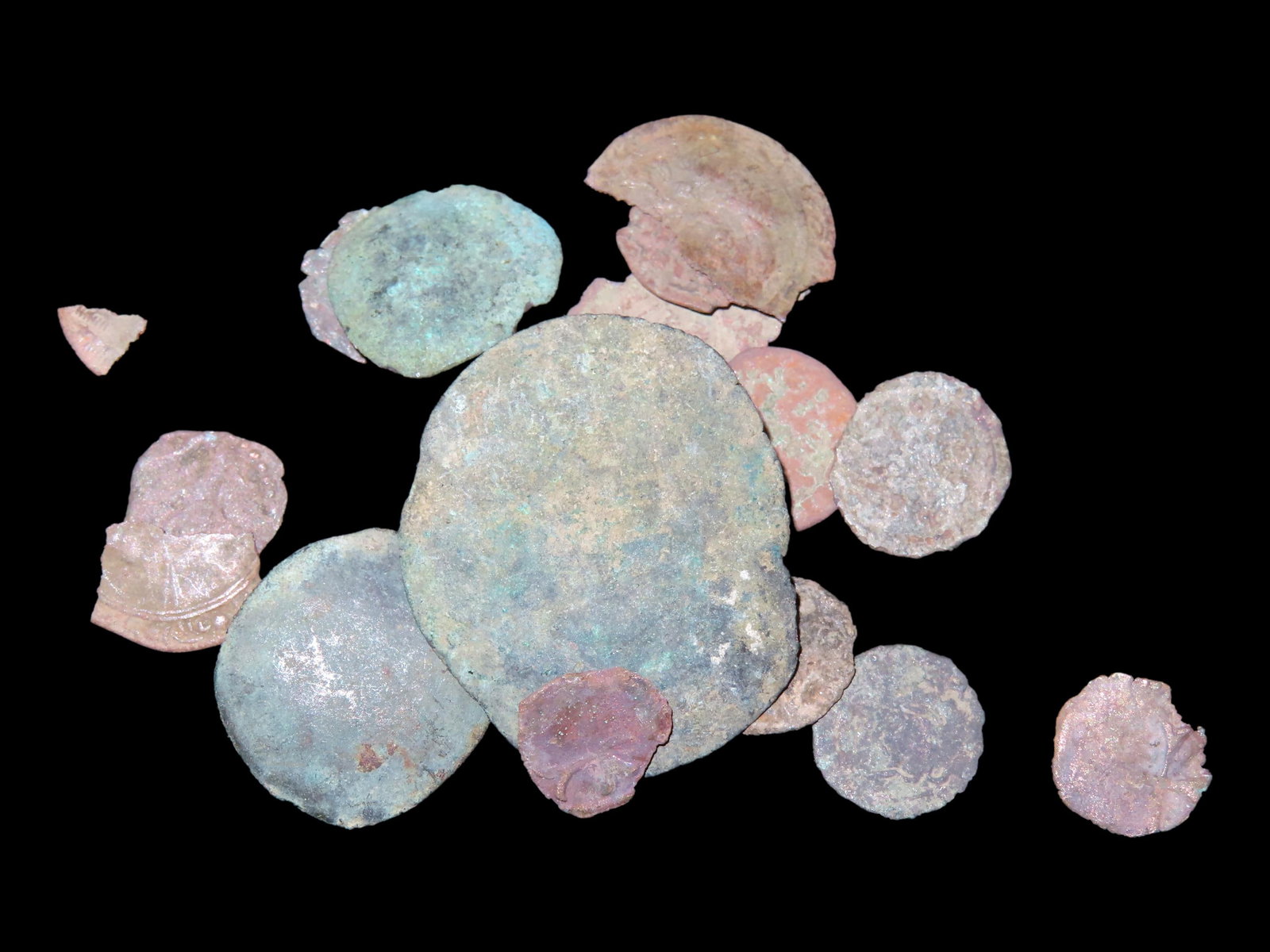 Nice Lot of Ancient Roman Coins & Buttons. Early Bronze Age Money. Great Variety. Lots of Readable (1 of 4)