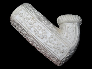 3 1/8' Ornate Kaolin Historic Pipe, Europe