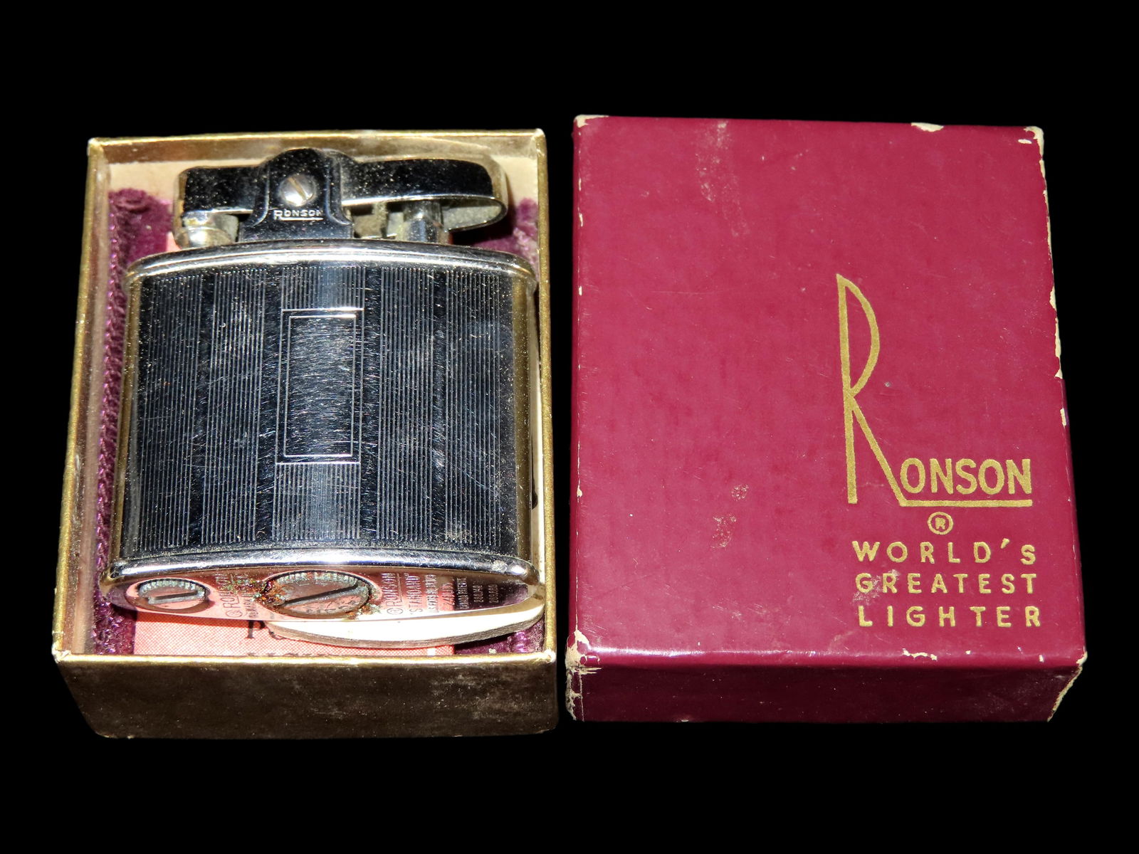 Ronson Lighter with Extras in Original Box (1 of 2)