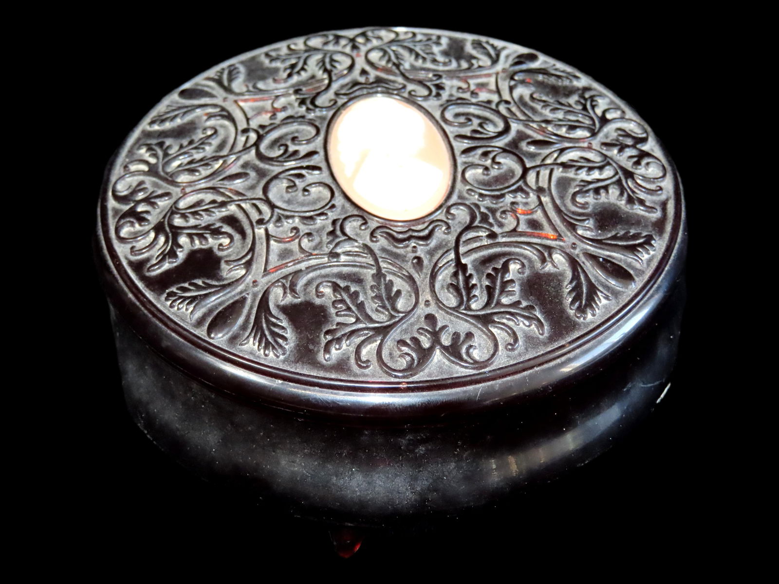 6" Vintage Avon Brown Lucite Powder Box: 6" Vintage Avon Brown Lucite Powder Box