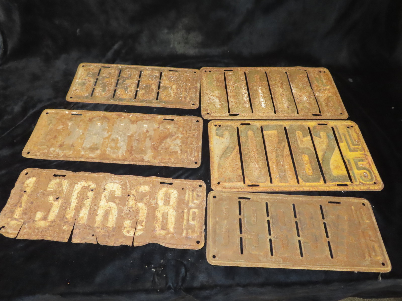 Early Illinois License Plates 1915,1916,1919,1918, (1 of 5)