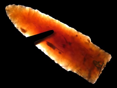 2 1/4' Eden, Jackson COA, Knife River Chert material, Ex Dr R Curry Collection