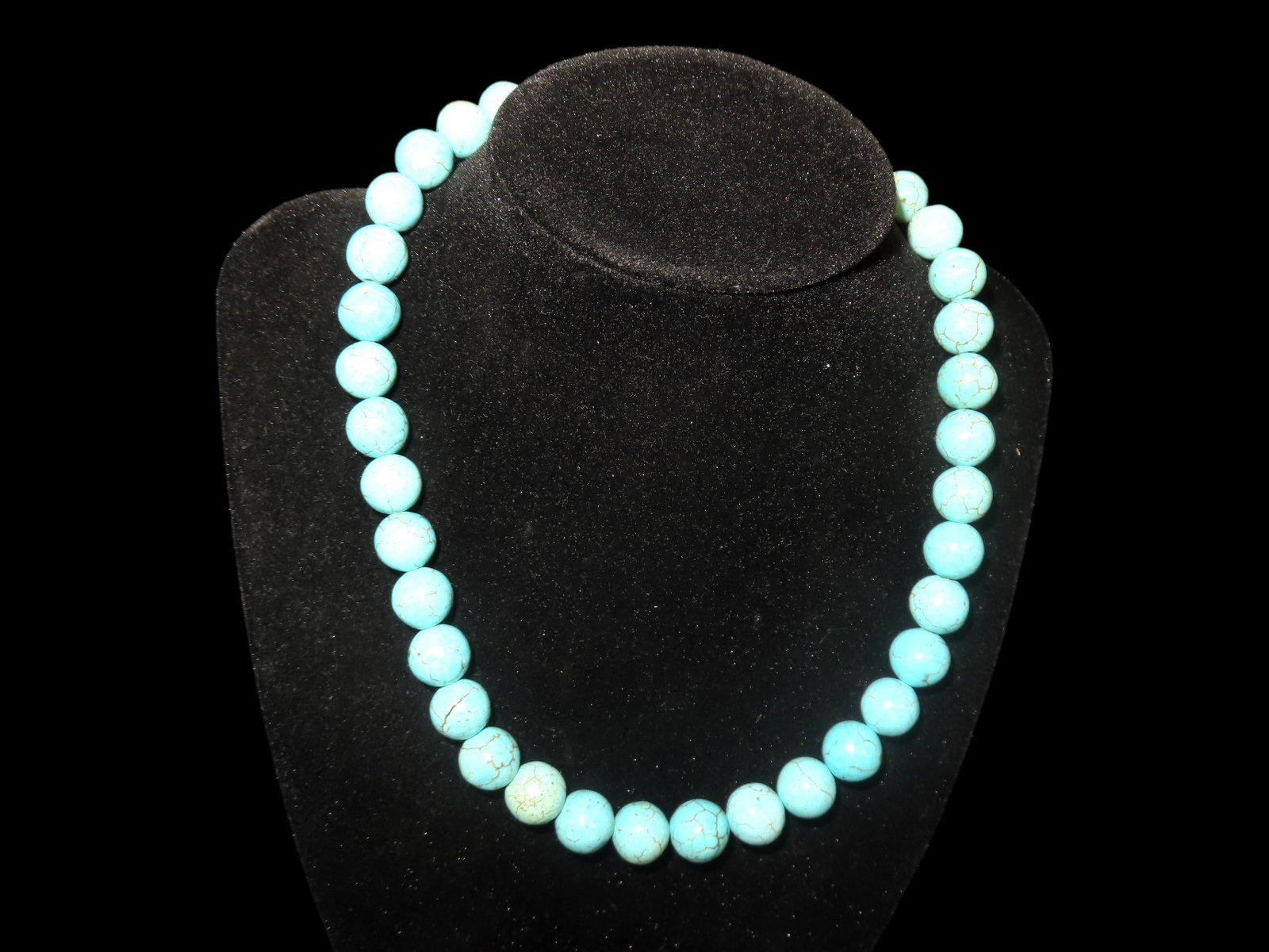 Round Turquoise Bead Necklace: Round Turquoise Bead Necklace
