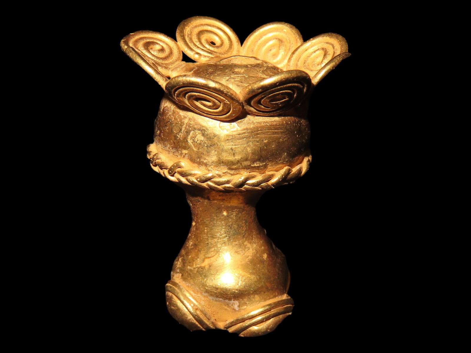 Pre Columbian, Tairona Tumbaga Figurine, Made of Gold/Copper Alloy: Pre Columbian, Tairona Tumbaga Figurine, Made of Gold/Copper Alloy