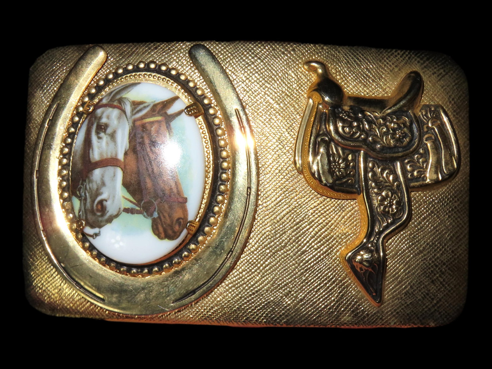Goldtone Belt Buckle feat. Horses and Saddle: Goldtone Belt Buckle feat. Horses and Saddle