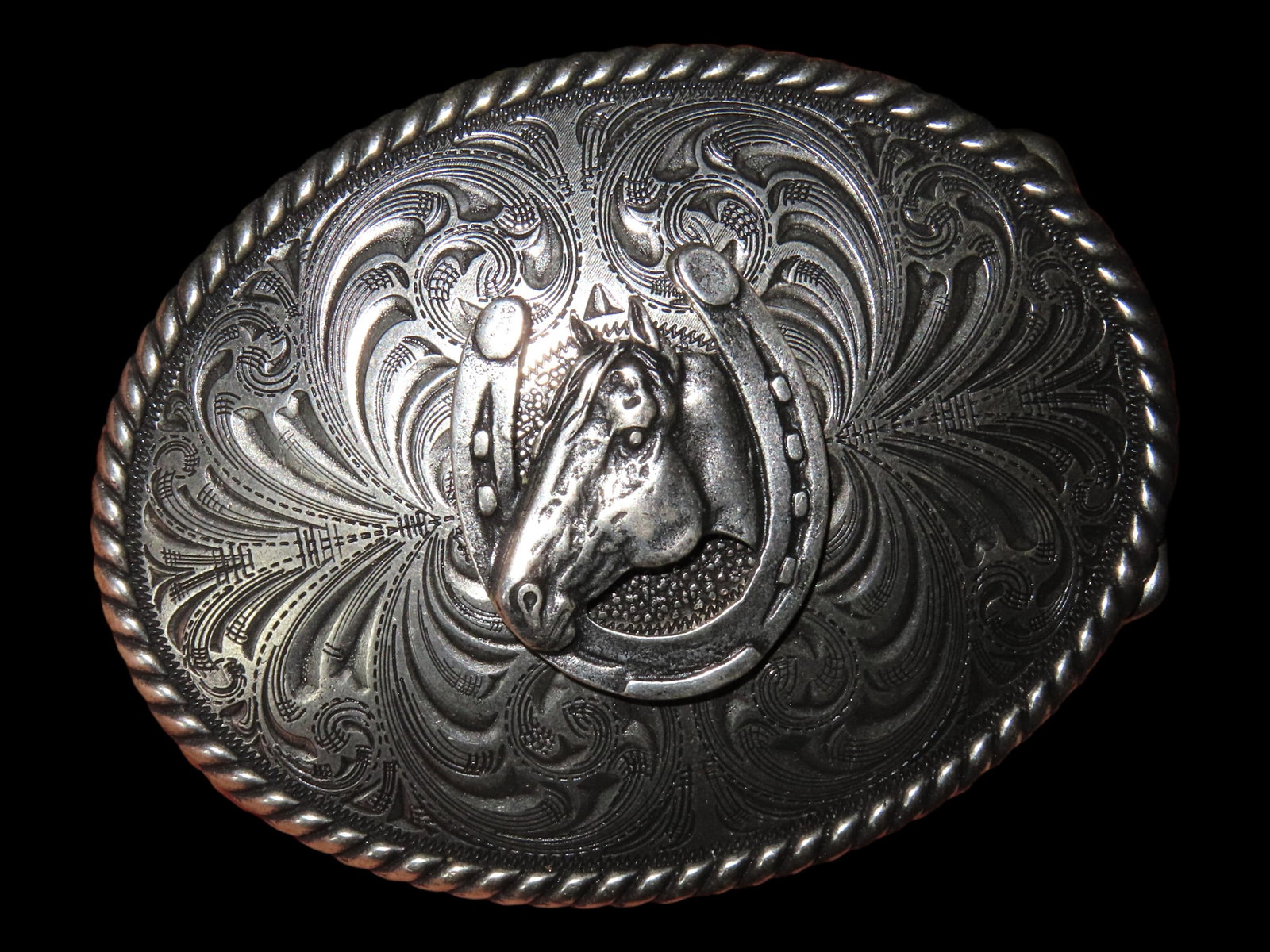 Silvertone Belt Buckle with Horse (1 of 3)