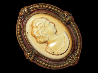 Vintage Cameo Brooch