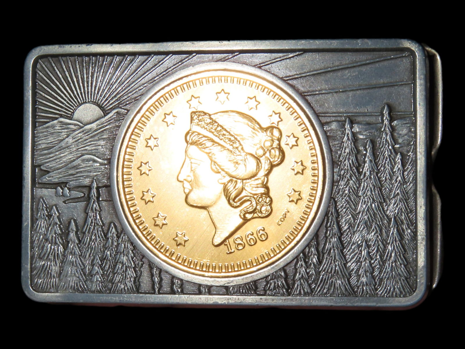 Belt Buckle with Replica 1886 Gold Coin: Belt Buckle with Replica 1886 Gold Coin