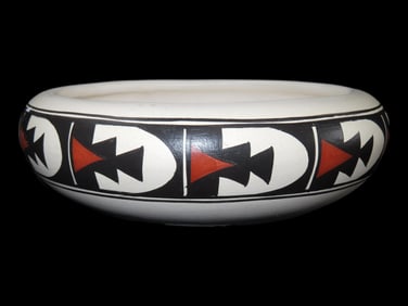 6 1/4" Native American Navajo Mary Saxon Pot