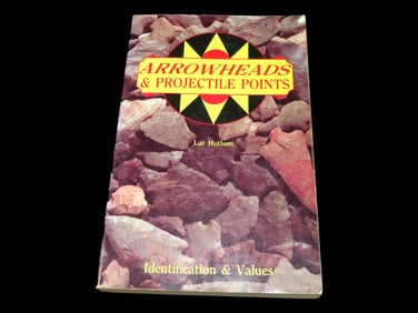 Arrowheads and Projectile Points by Lar Hothem
