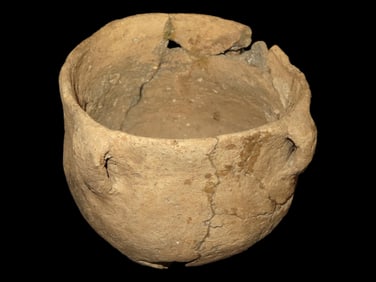 4" x 4 3/4" Stap Handled Prehistoric Native American Pot