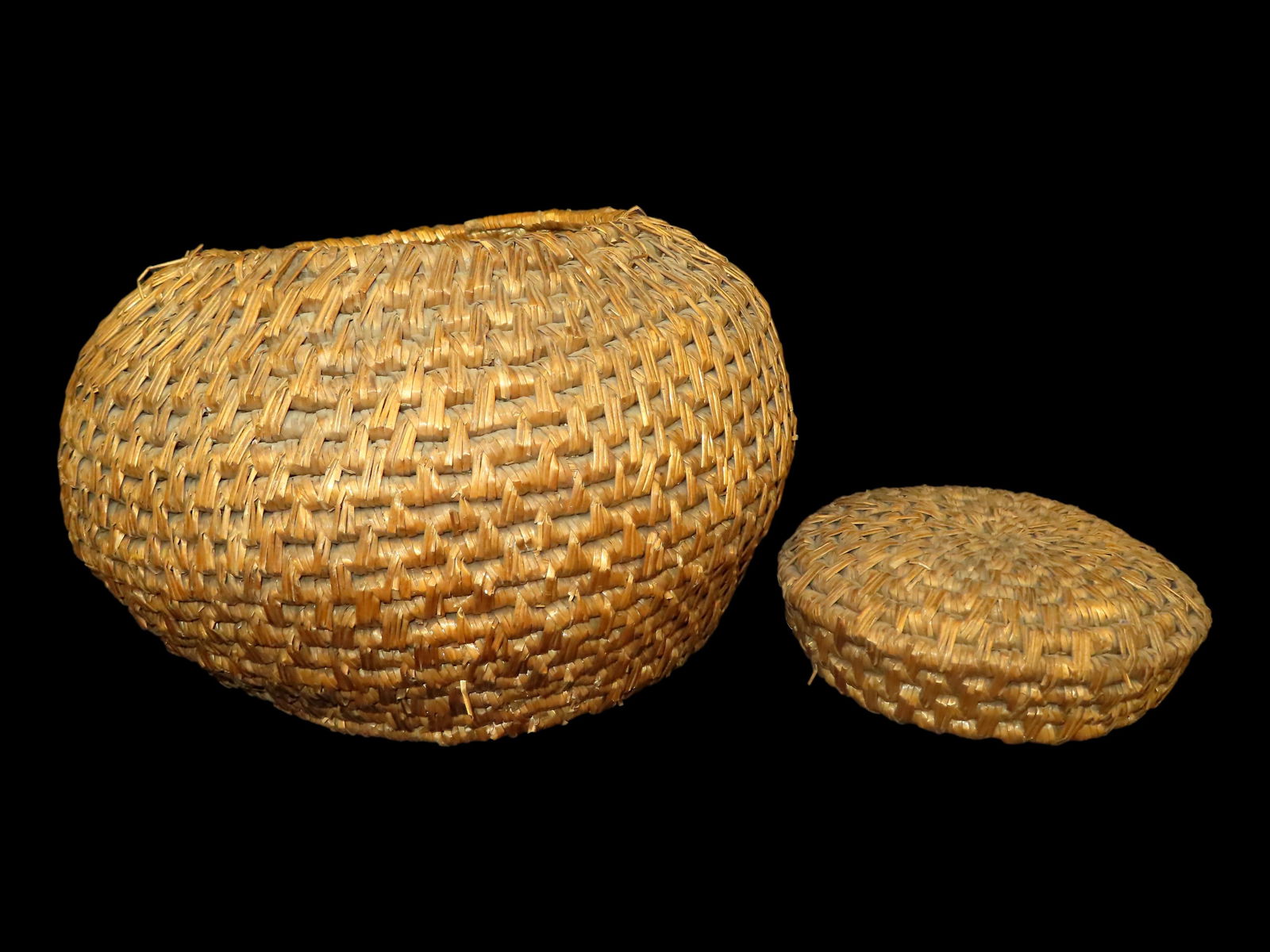 8 3/4" x 11 1/2" Coiled and Woven Lidded Basket (1 of 6)